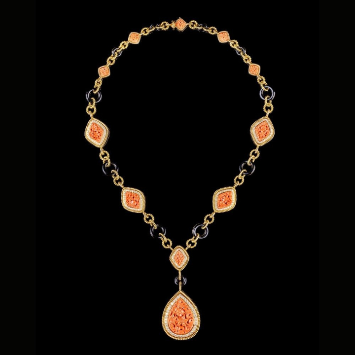 Medea, Hard stone and diamond necklace